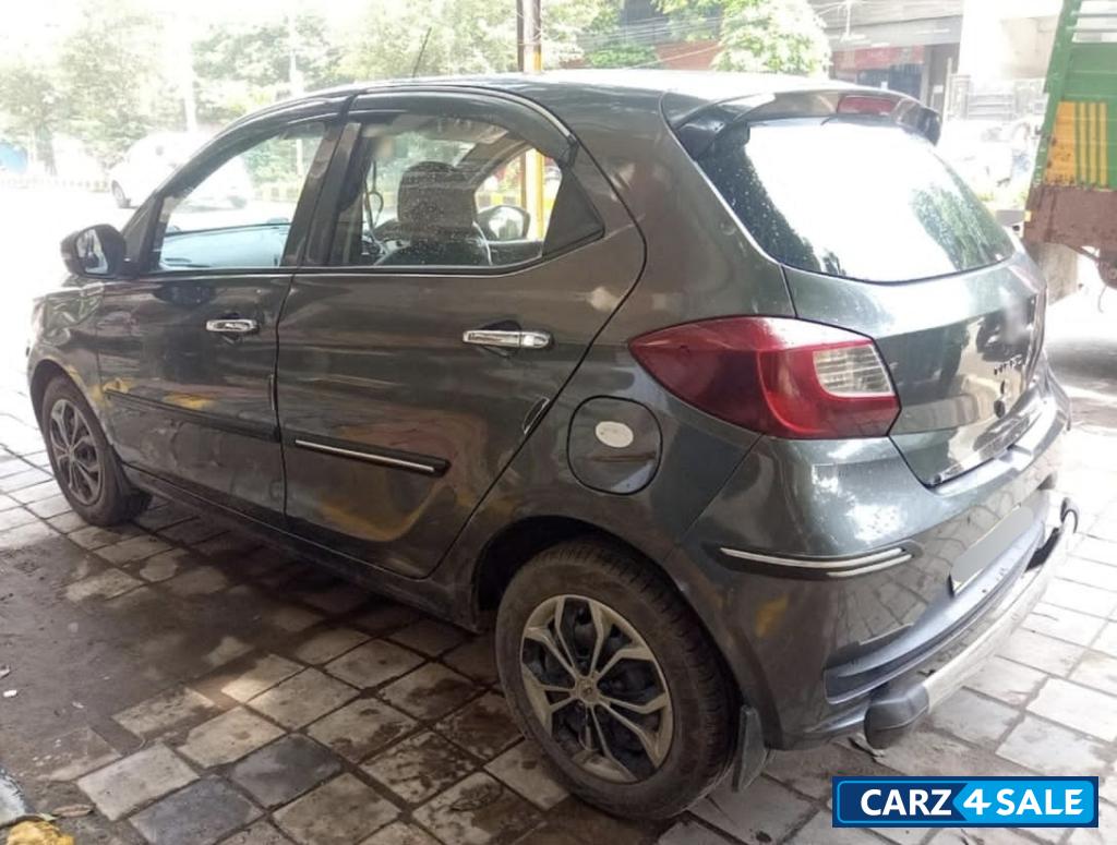 Daytona Grey Tata Tiago XT Daytona Grey Tata Tiago XT