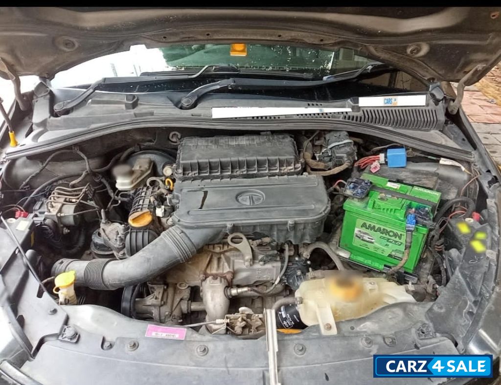 Daytona Grey Tata Tiago XT Daytona Grey Tata Tiago XT