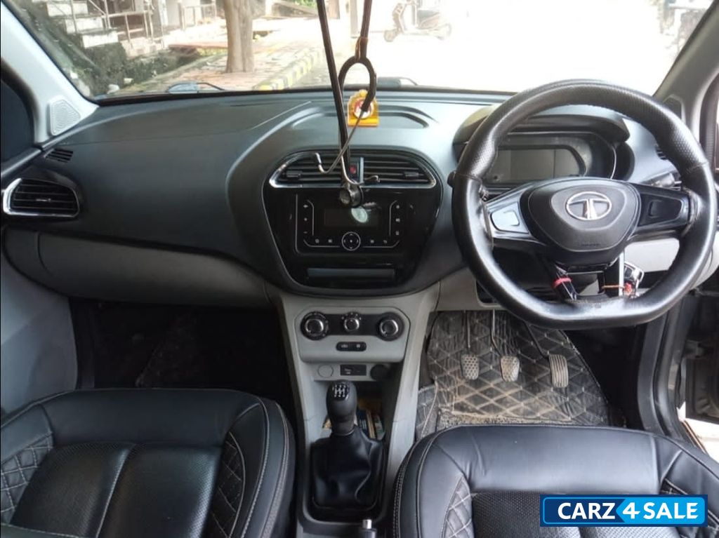 Daytona Grey Tata Tiago XT Daytona Grey Tata Tiago XT