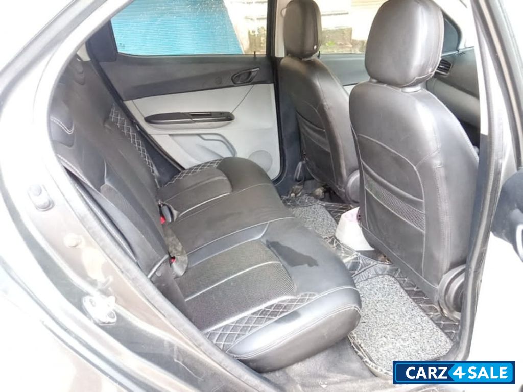 Daytona Grey Tata Tiago XT Daytona Grey Tata Tiago XT