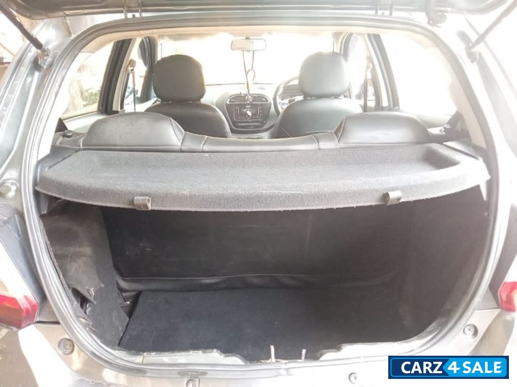 Daytona Grey Tata Tiago XT Daytona Grey Tata Tiago XT