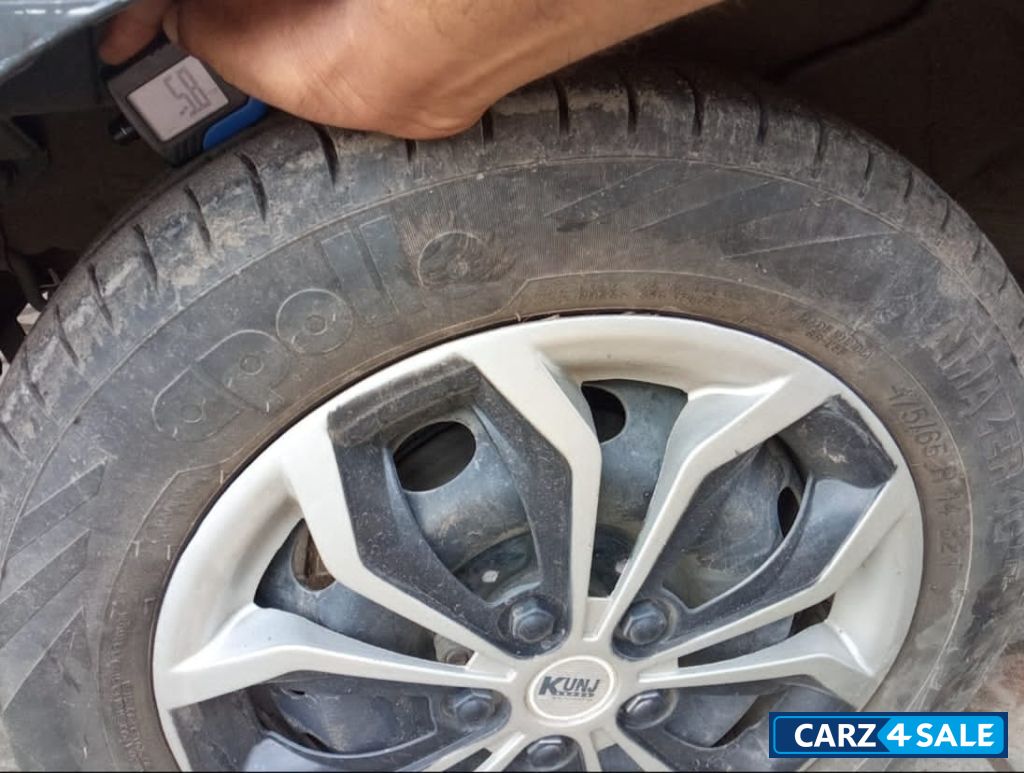 Daytona Grey Tata Tiago XT Daytona Grey Tata Tiago XT