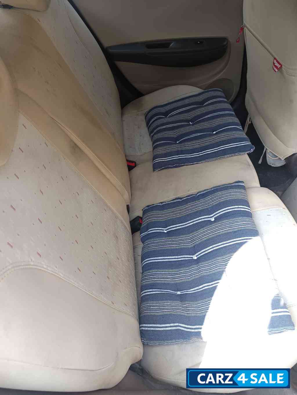 Red Hyundai i20 SPORTZ