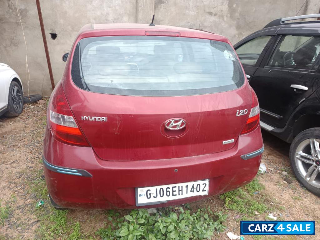 Red Hyundai i20 SPORTZ