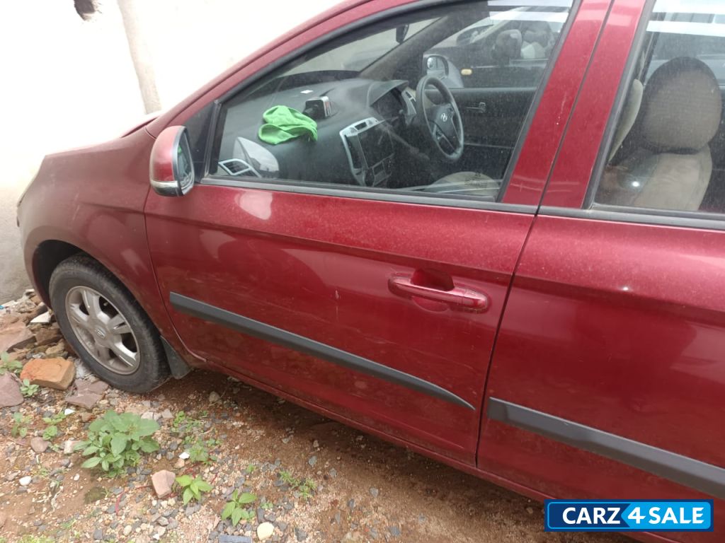 Red Hyundai i20 SPORTZ