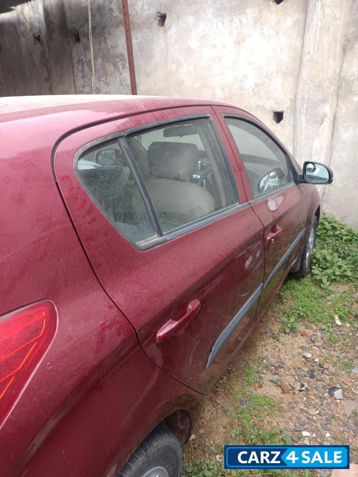 Red Hyundai i20 SPORTZ