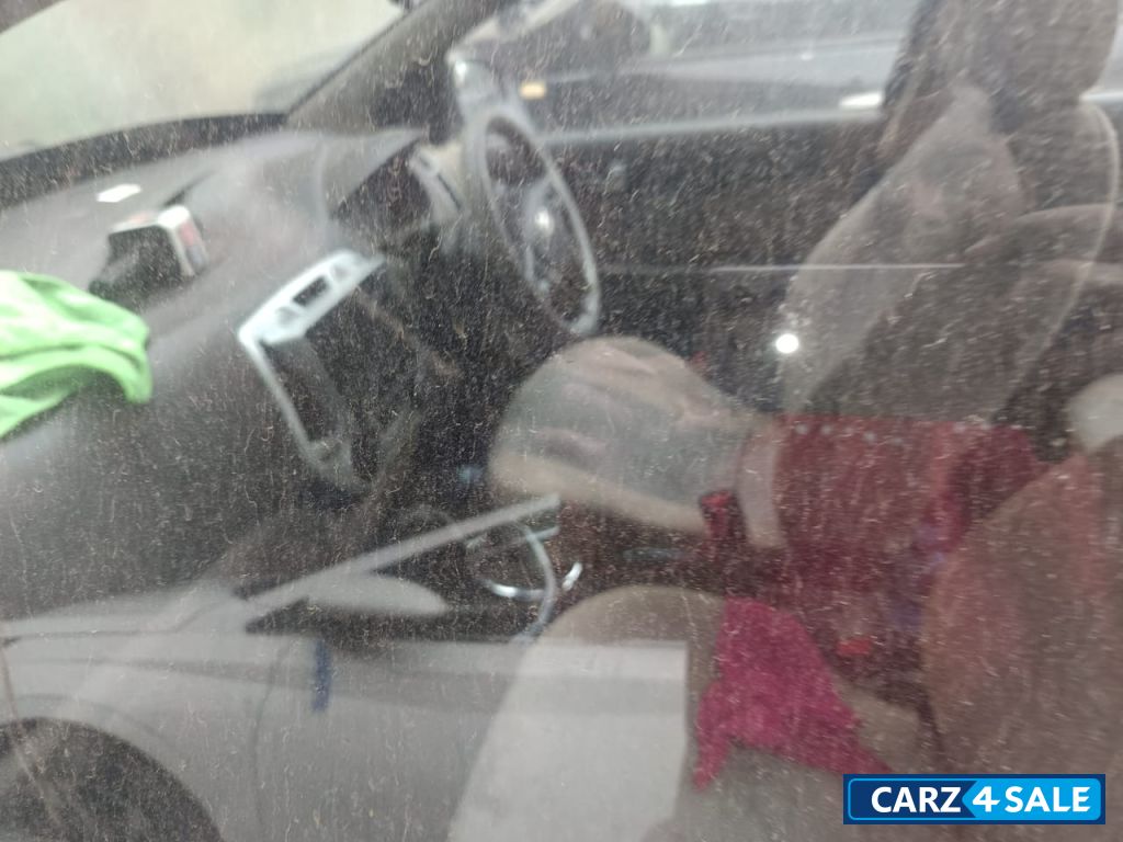 Red Hyundai i20 SPORTZ