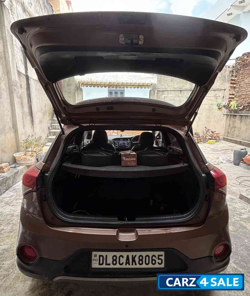 Earth Brown Hyundai i20 Active