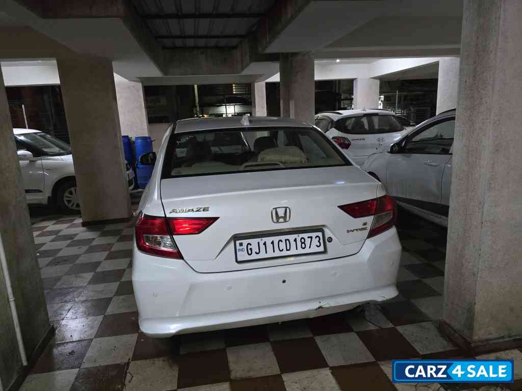 White Honda Amaze S ivtec