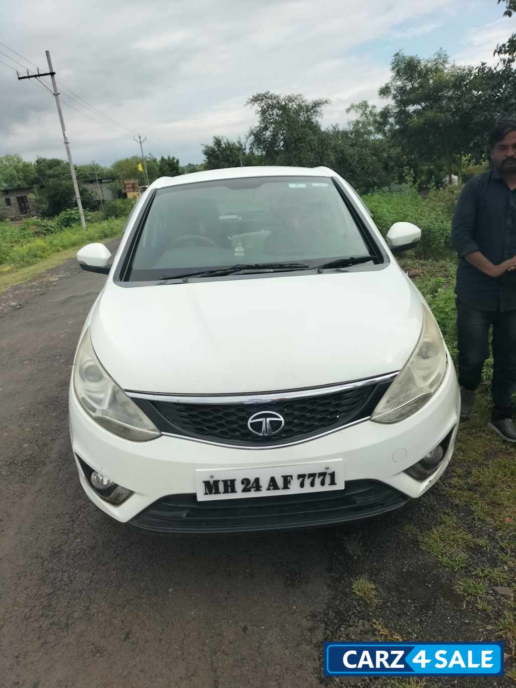 White Tata Zest XT QJET