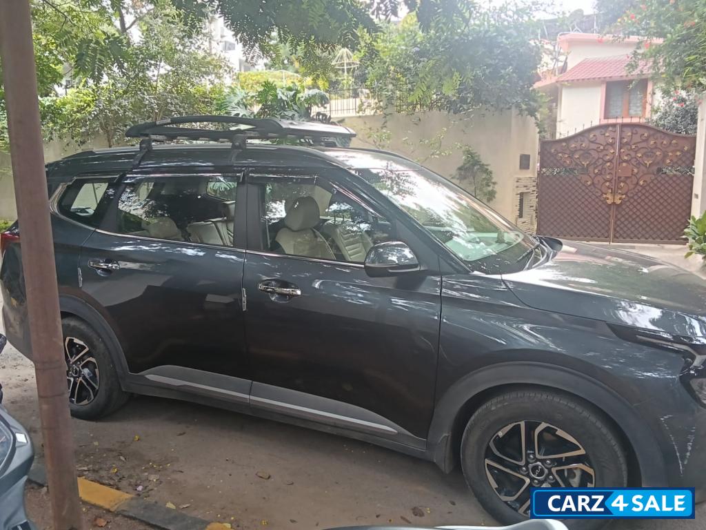 Kia Carens luxury petrol Auto