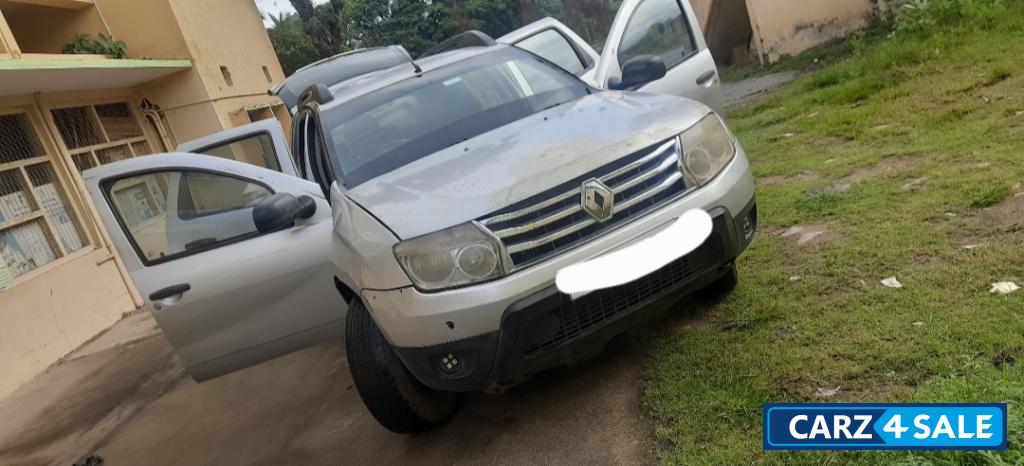 Grey Renault Duster 85 ps