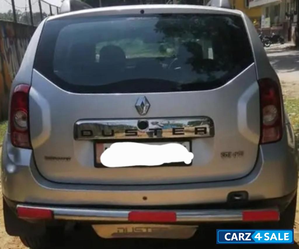 Grey Renault Duster 85 ps