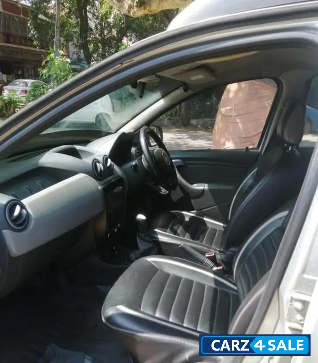 Grey Renault Duster 85 ps