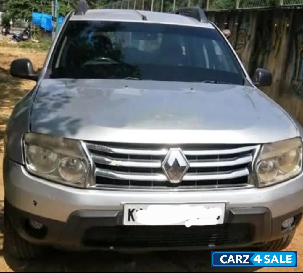 Grey Renault Duster 85 ps