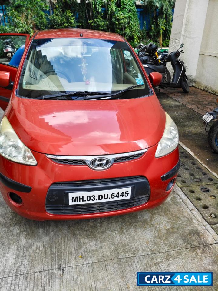 Red Hyundai i10 Magna