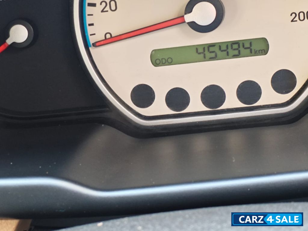 Red Hyundai i10 Magna