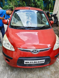 Red Hyundai i10 Magna