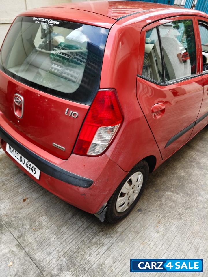 Red Hyundai i10 Magna
