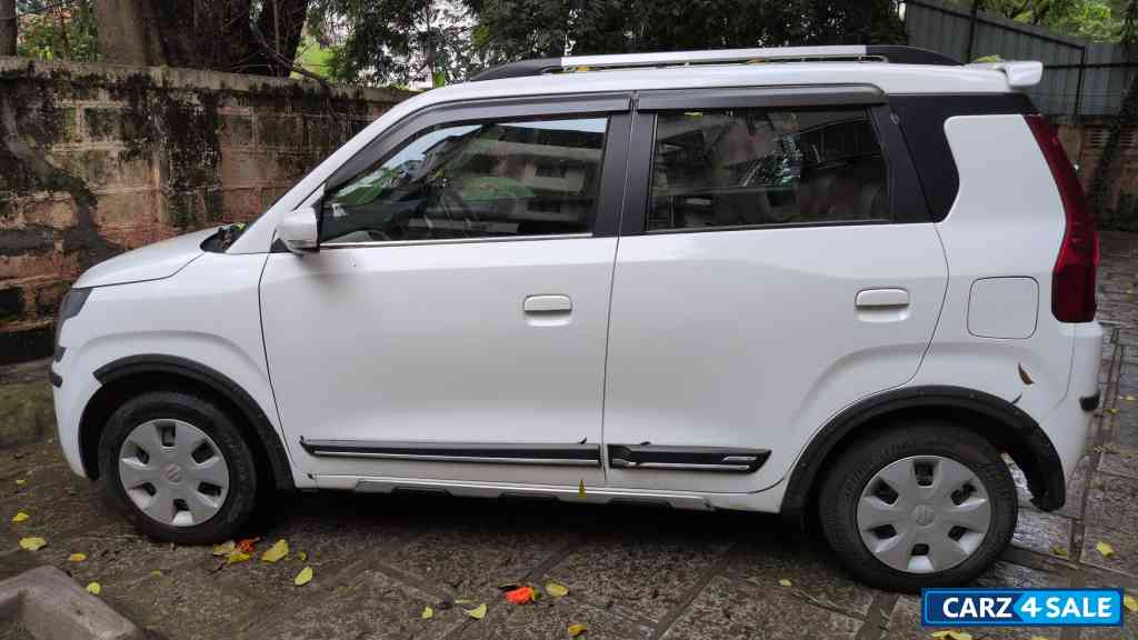 White Maruti Suzuki Wagon R Zxi+ AMT 1.2