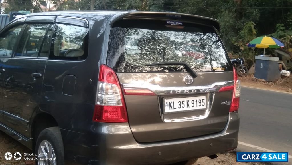 Grey Toyota Innova 2014 G4 .Company service