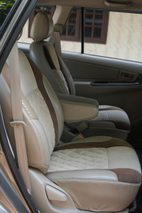 Grey Toyota Innova 2014 G4 .Company service