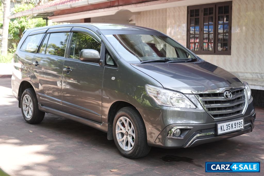 Grey Toyota Innova 2014 G4 .Company service