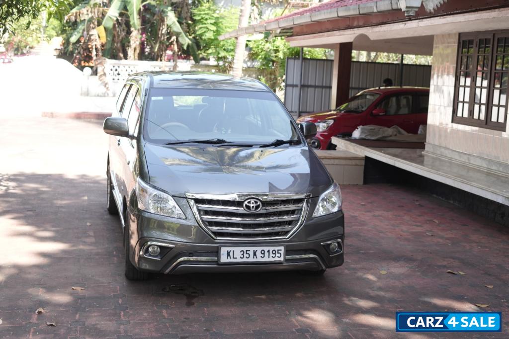 Grey Toyota Innova 2014 G4 .Company service