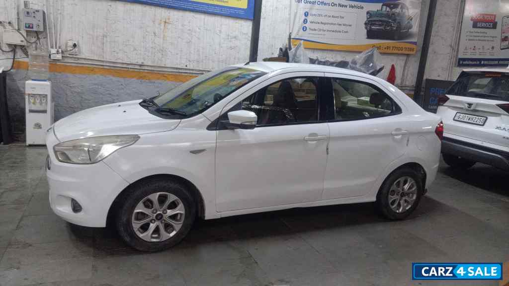 White Ford Aspire AT Petrol