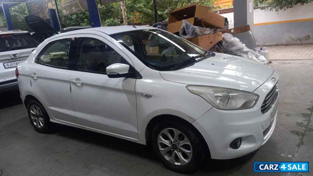 White Ford Aspire AT Petrol