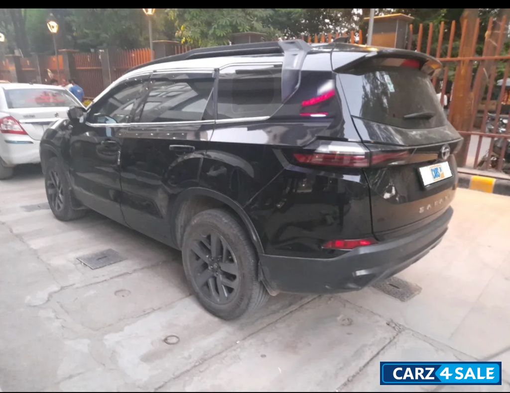 Black Tata Safari XZ+ Dark Edition M