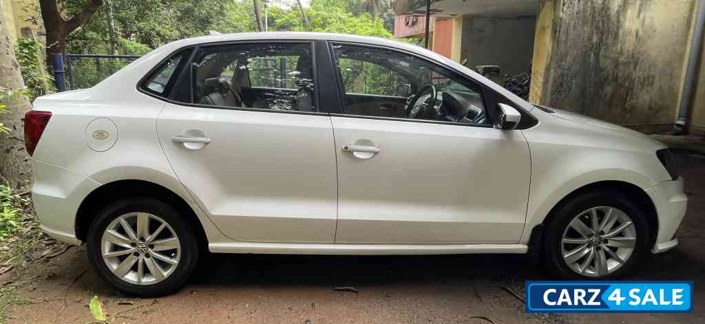 White Volkswagen Ameo White Volkswagen Ameo