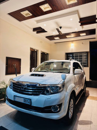 White Toyota Fortuner manual 4by2