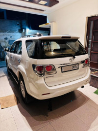 White Toyota Fortuner manual 4by2