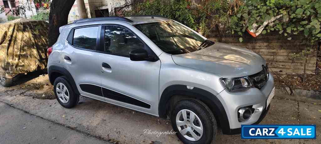 Moon Silver Renault Kwid RXL