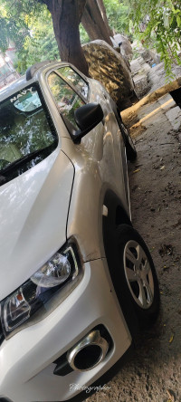 Moon Silver Renault Kwid RXL