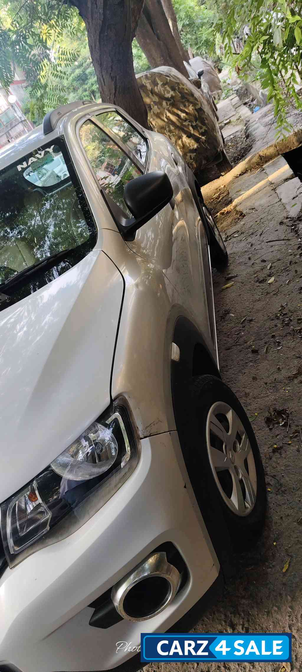Moon Silver Renault Kwid RXL