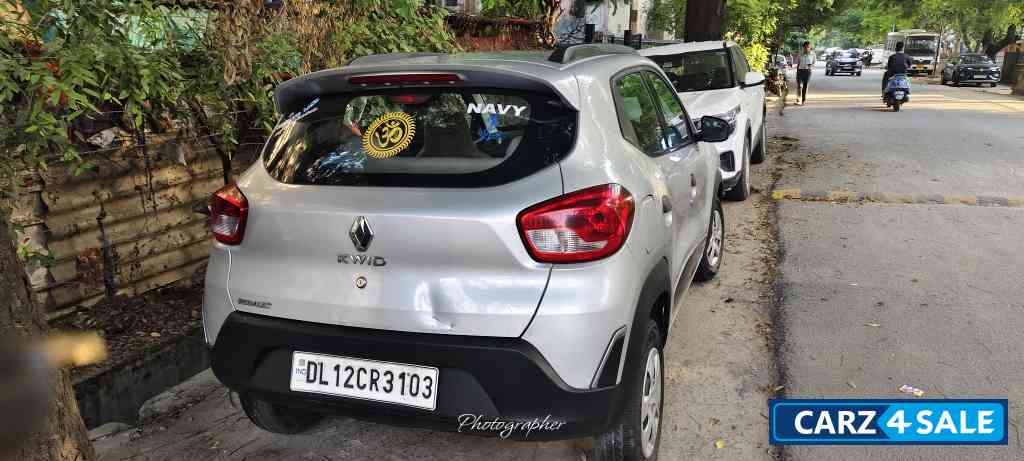 Moon Silver Renault Kwid RXL