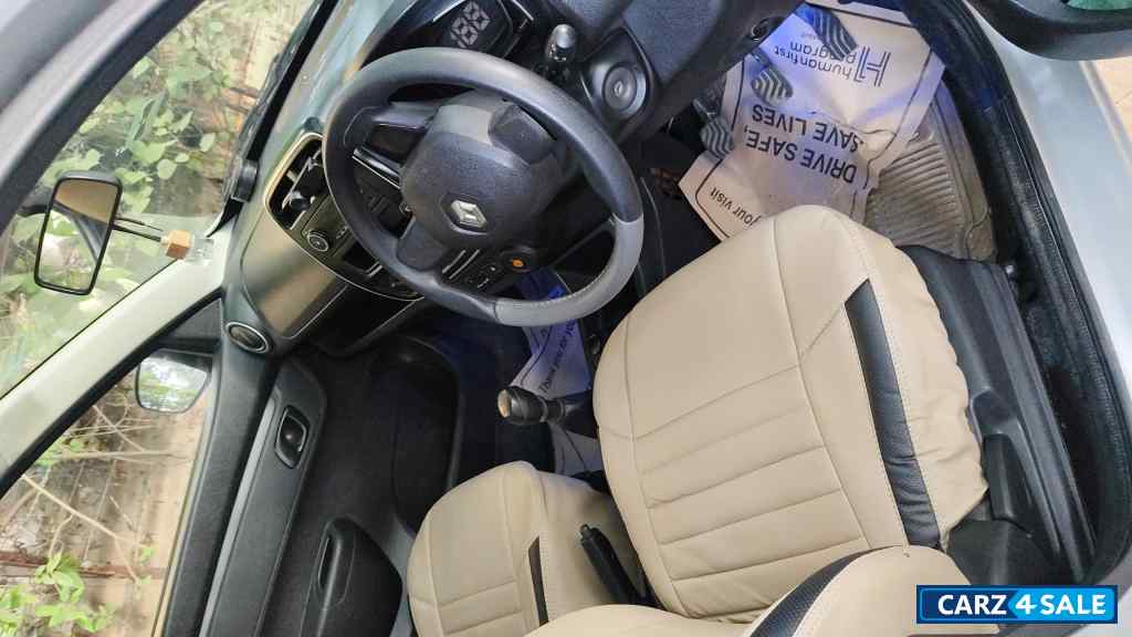 Moon Silver Renault Kwid RXL