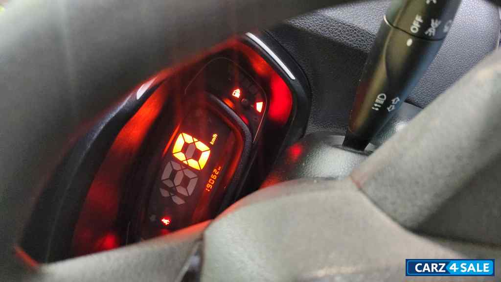 Moon Silver Renault Kwid RXL