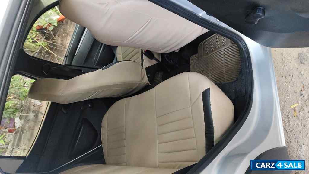 Moon Silver Renault Kwid RXL