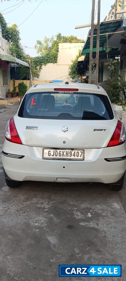 White Maruti Suzuki Swift LXI (O)