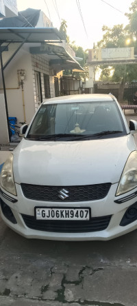 White Maruti Suzuki Swift LXI (O)