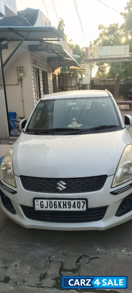 White Maruti Suzuki Swift LXI (O)