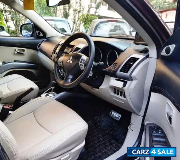 Mitsubishi  Outlander