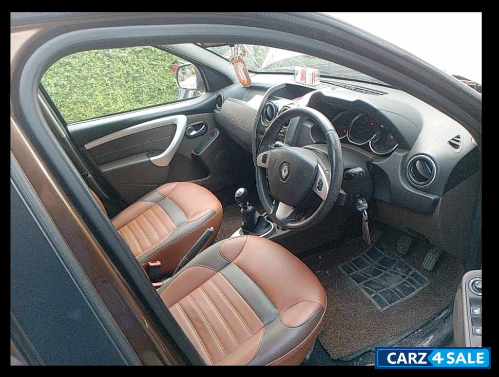 Woodland. Brown Renault Duster 110 RxZ Diesel