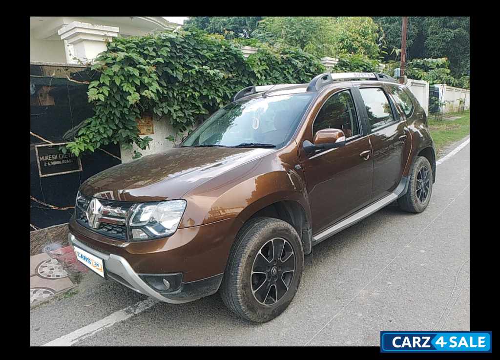 Woodland. Brown Renault Duster 110 RxZ Diesel