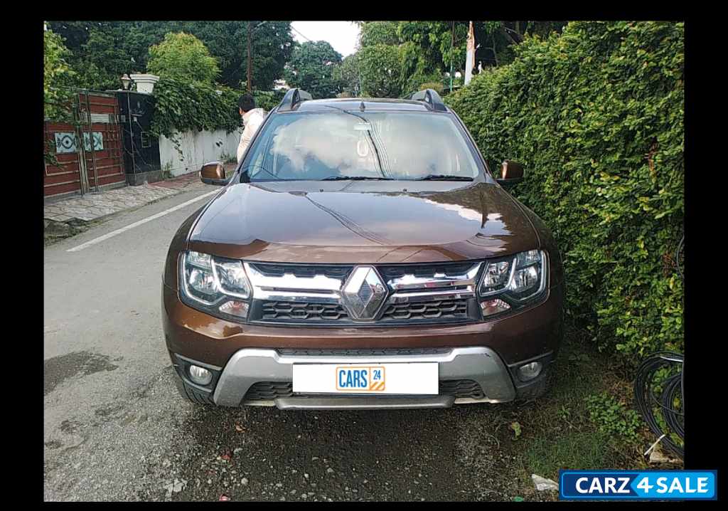 Woodland. Brown Renault Duster 110 RxZ Diesel