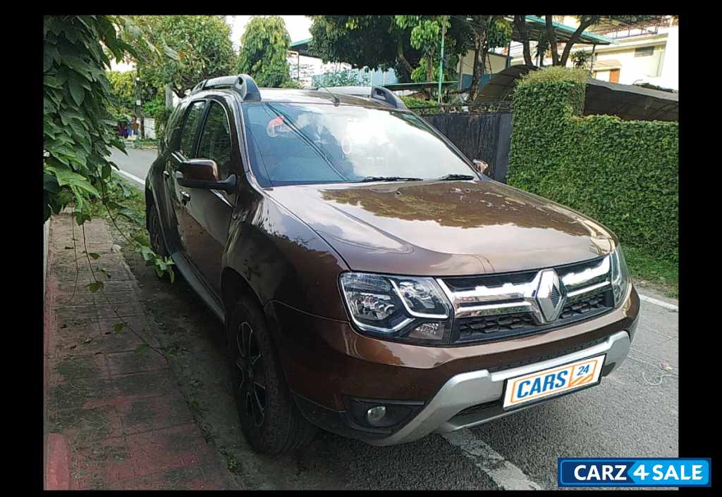 Woodland. Brown Renault Duster 110 RxZ Diesel