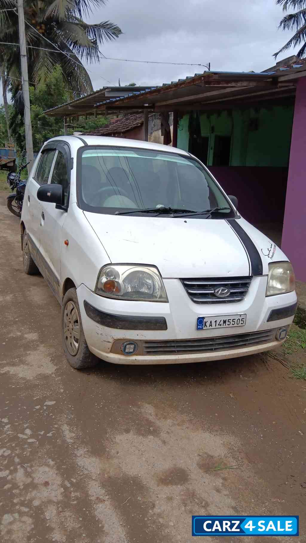 M White Hyundai Santro Xking